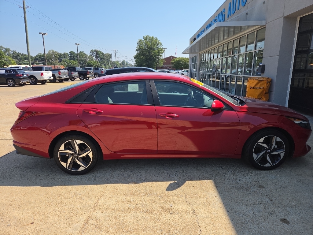 Used 2023 Hyundai Elantra SEL Sedan