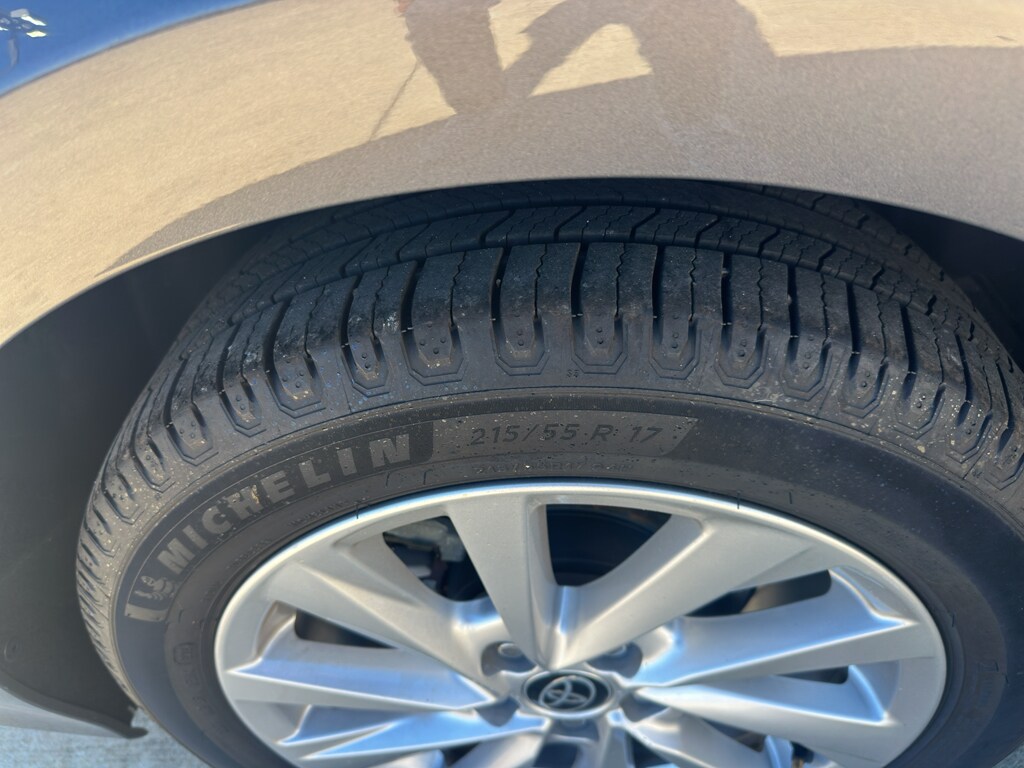 2023 Toyota Camry LE photo 3