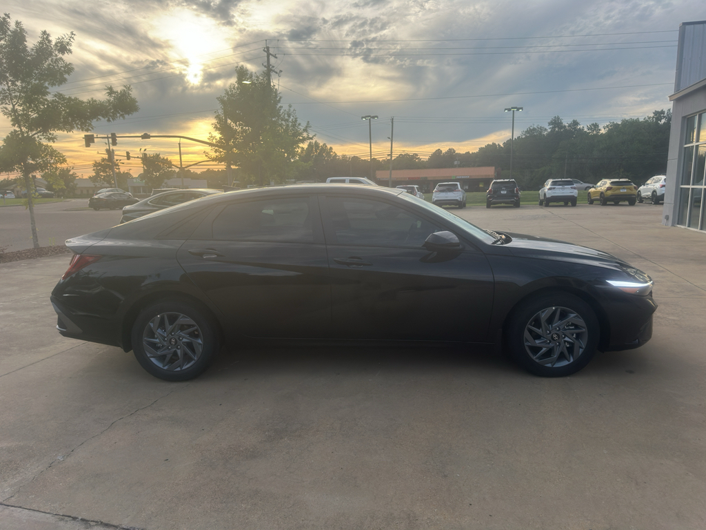 Used 2026 Hyundai Elantra Hybrid Sedan