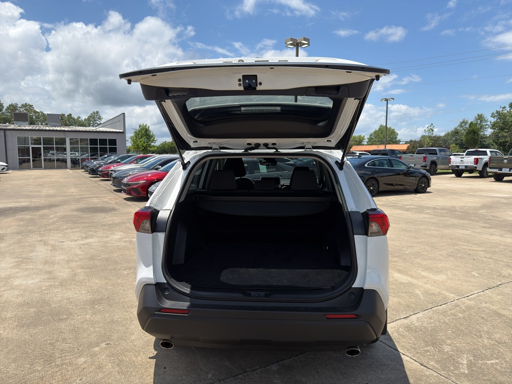 2023 Toyota RAV4 XLE - Photo 15