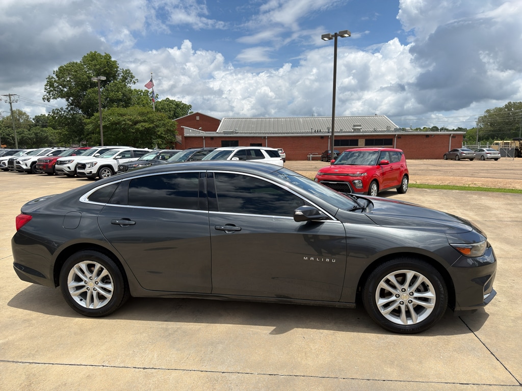 Used 2017 Chevrolet Malibu LT w/1LT Sedan