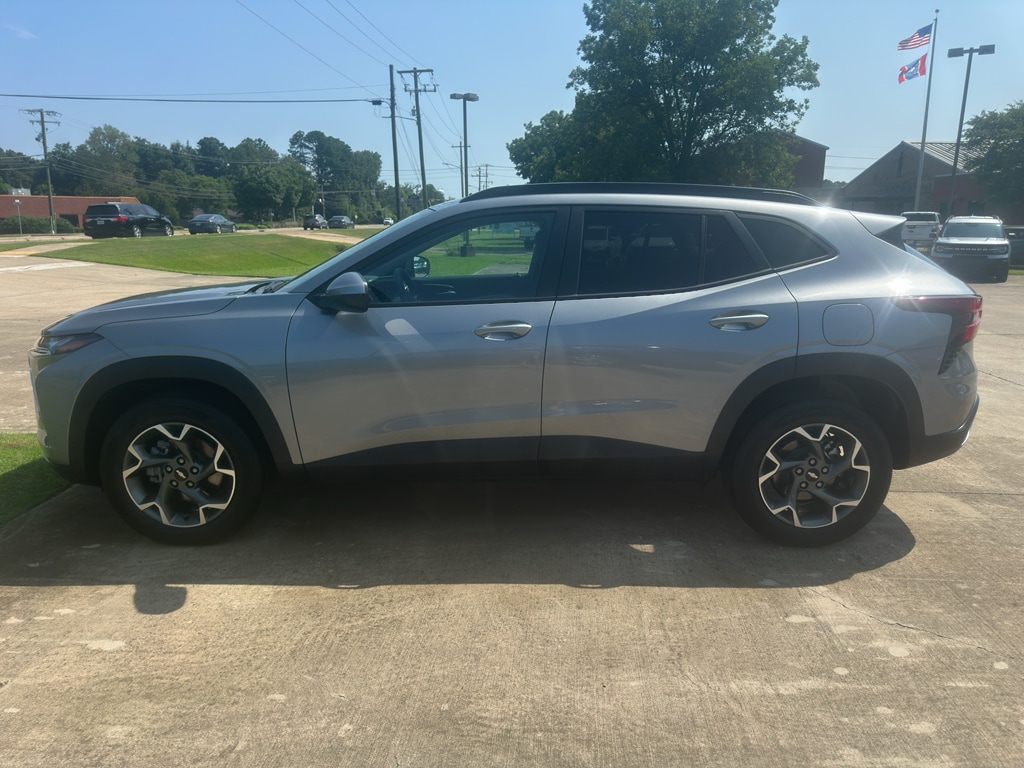 Used 2025 Chevrolet Trax LT SUV