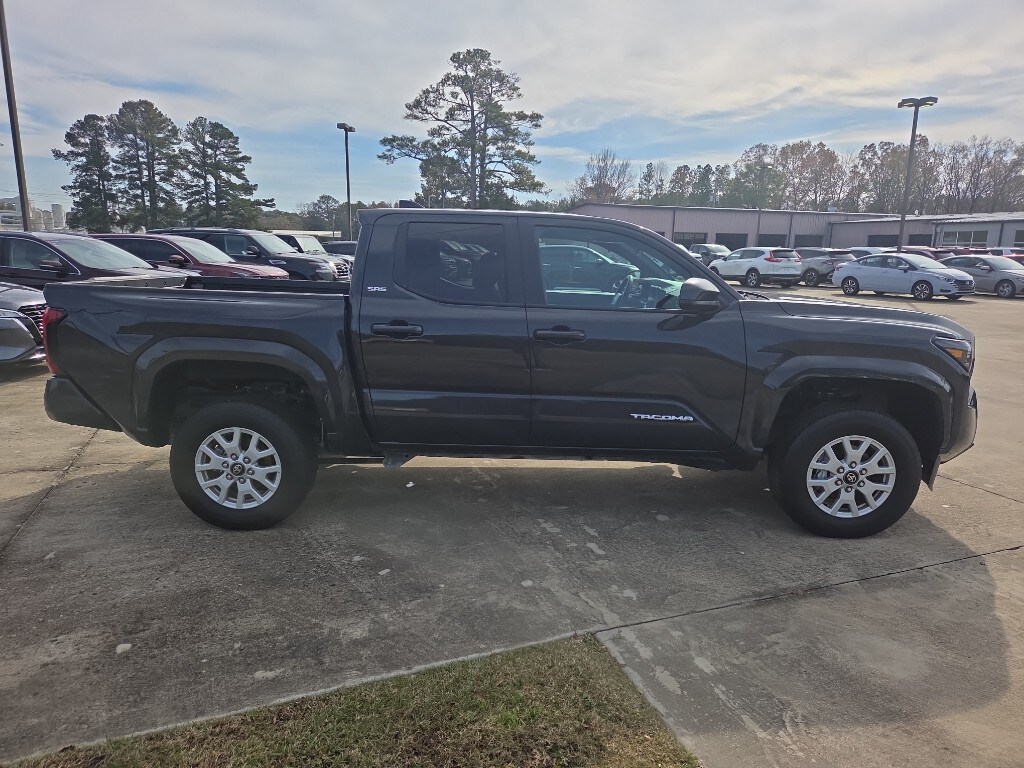 2025 Toyota Tacoma SR5 photo 3