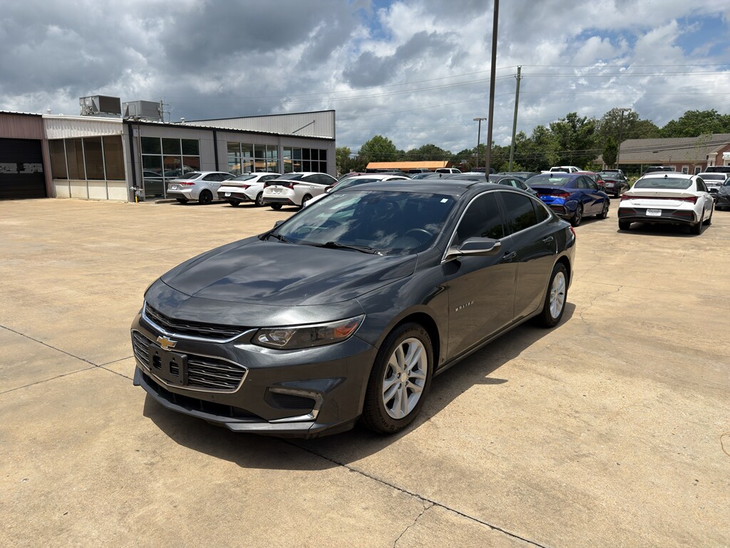 Used 2017 Chevrolet Malibu LT w/1LT Sedan