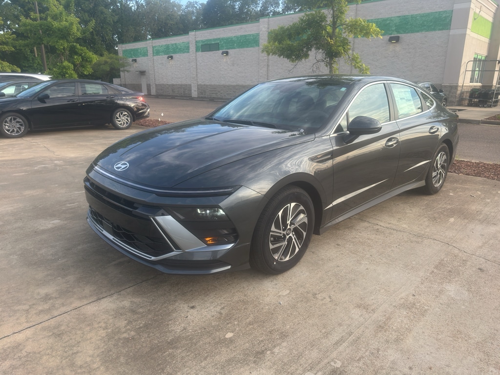2026 Hyundai Sonata Blue's photo