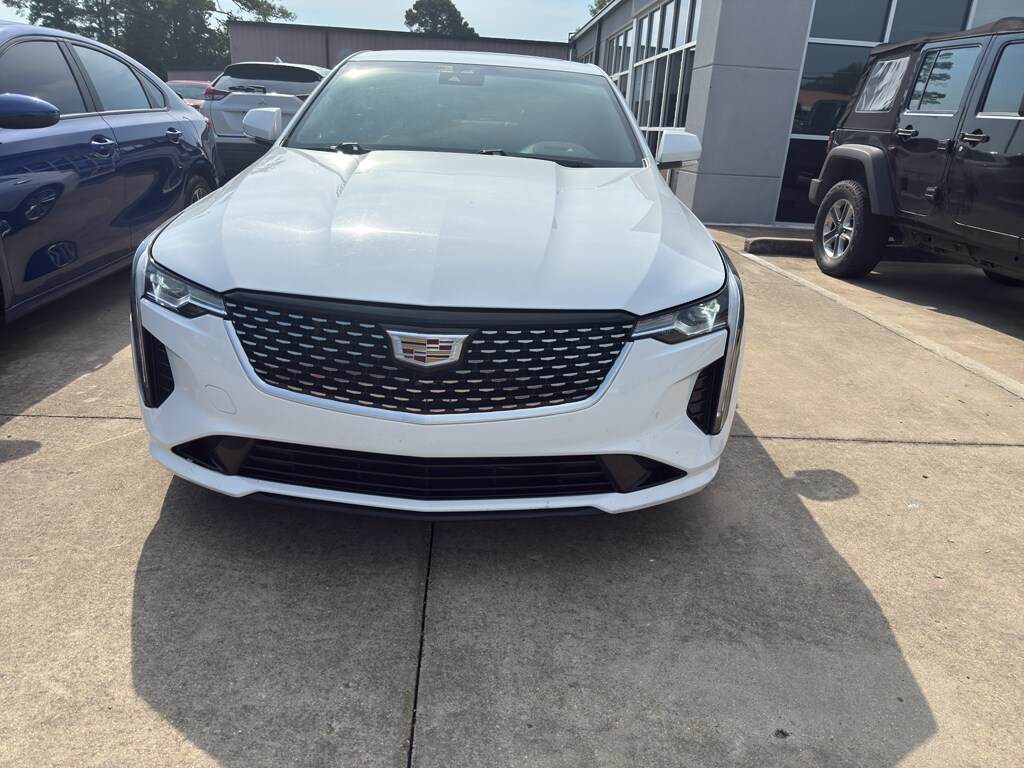 2023 Cadillac CT4 Luxury photo 2