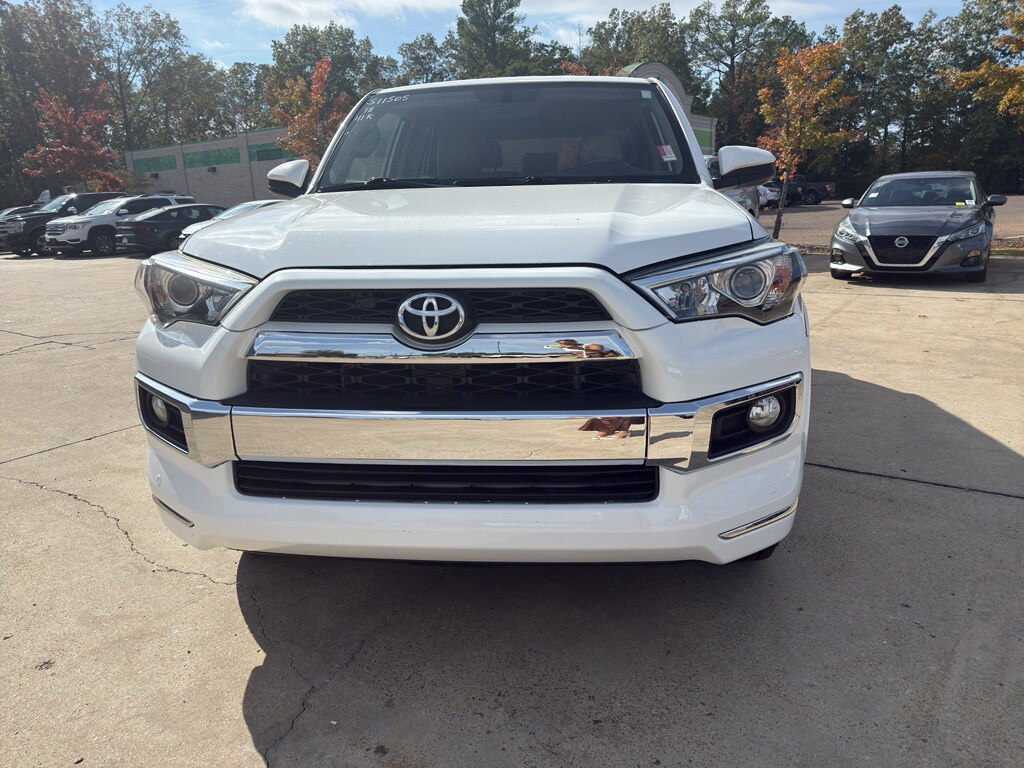 2018 Toyota 4Runner SR5 photo 2