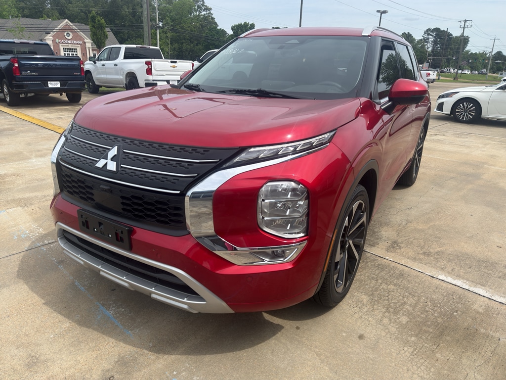 2024 Mitsubishi Outlander SEL 2WD's photo