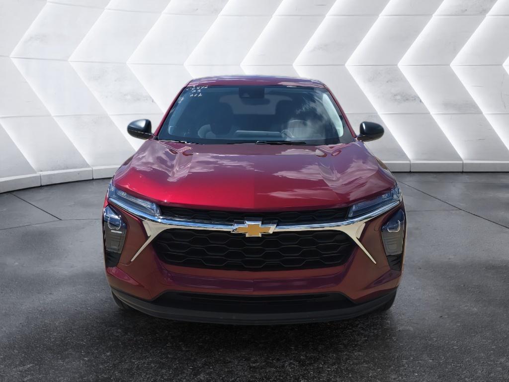 2025 Chevrolet Trax LS photo 2
