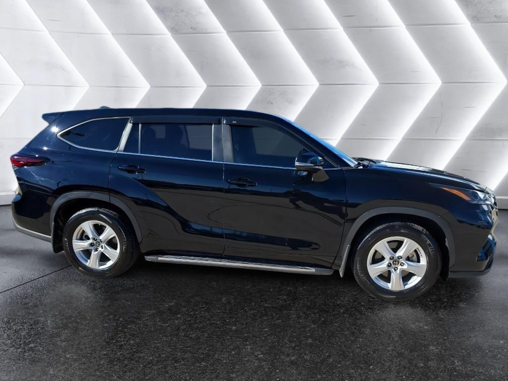 Used 2024 Toyota Highlander LE SUV