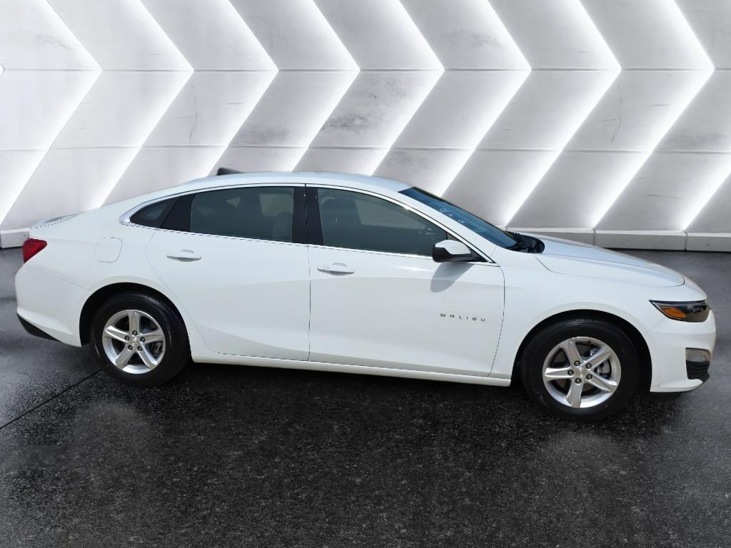 2024 Chevrolet Malibu LS photo 4