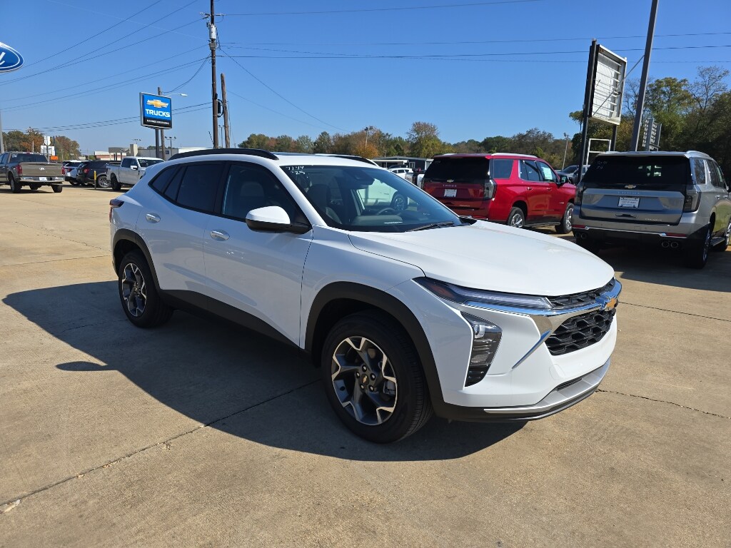 New 2025 Chevrolet Trax LT SUV