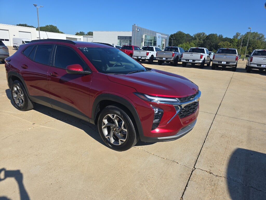 2025 Chevrolet Trax LT photo 3