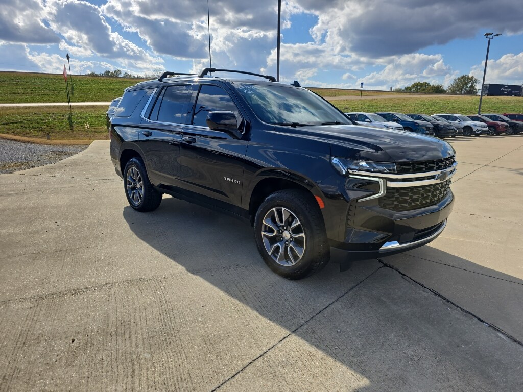 2023 Chevrolet Tahoe LS photo 3
