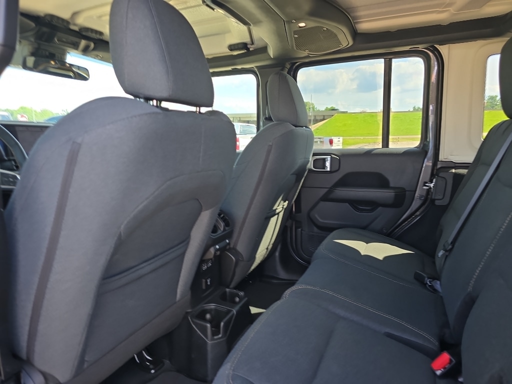 2025 Jeep Wrangler 4-Door Sahara - Photo 10