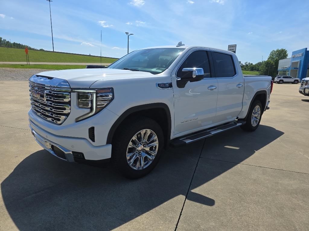2024 GMC Sierra 4WD Crew Cab Short Box Denali's photo
