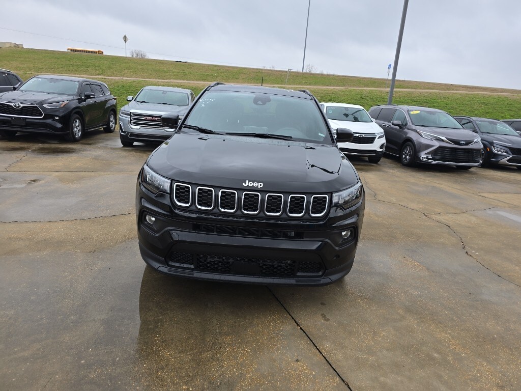 Used 2025 Jeep Compass Latitude 4x4 SUV