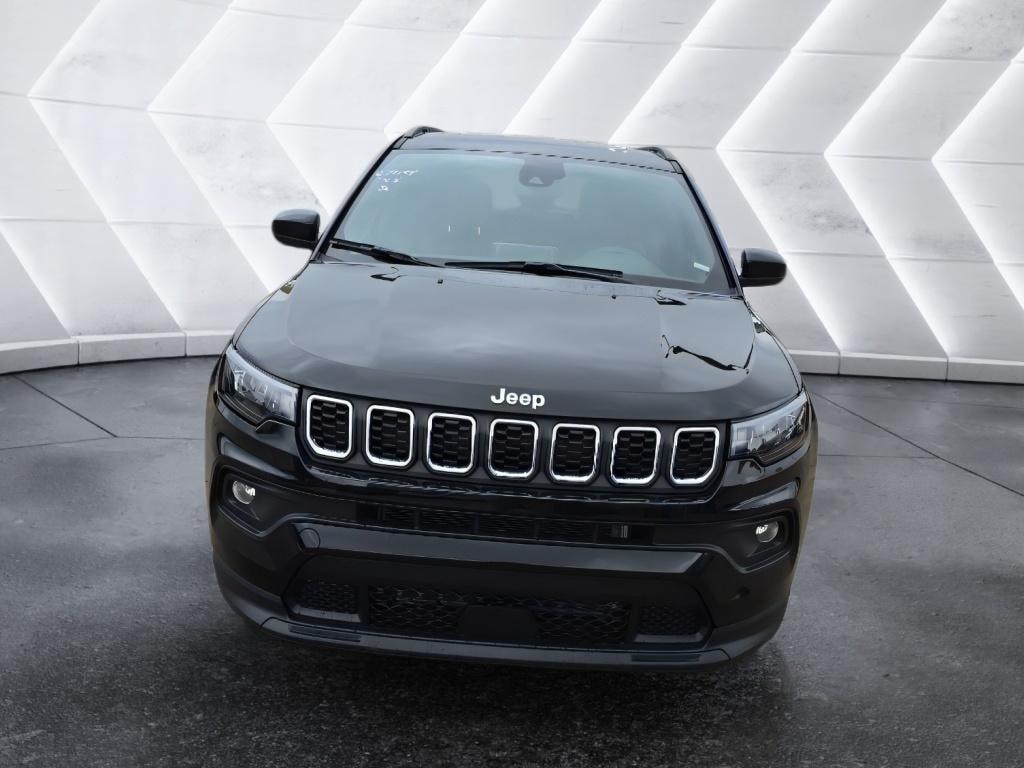 Used 2025 Jeep Compass Latitude 4x4 SUV