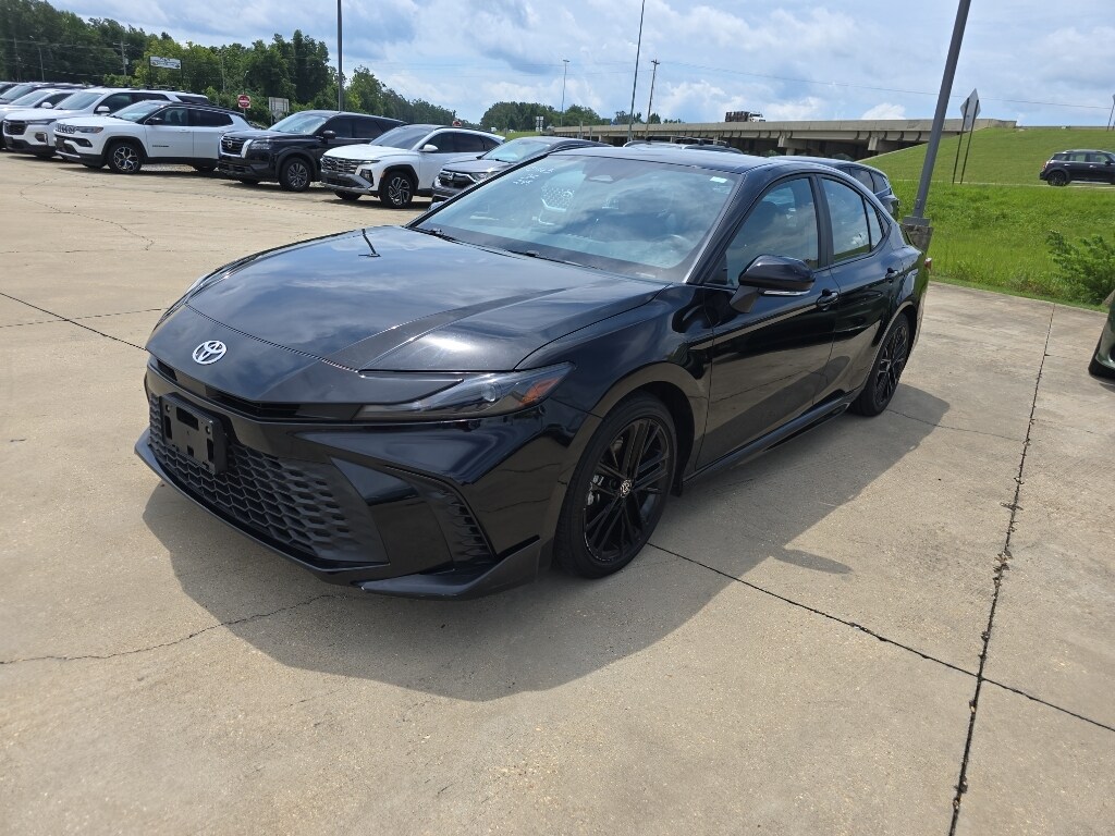 Used 2025 Toyota Camry SE Sedan