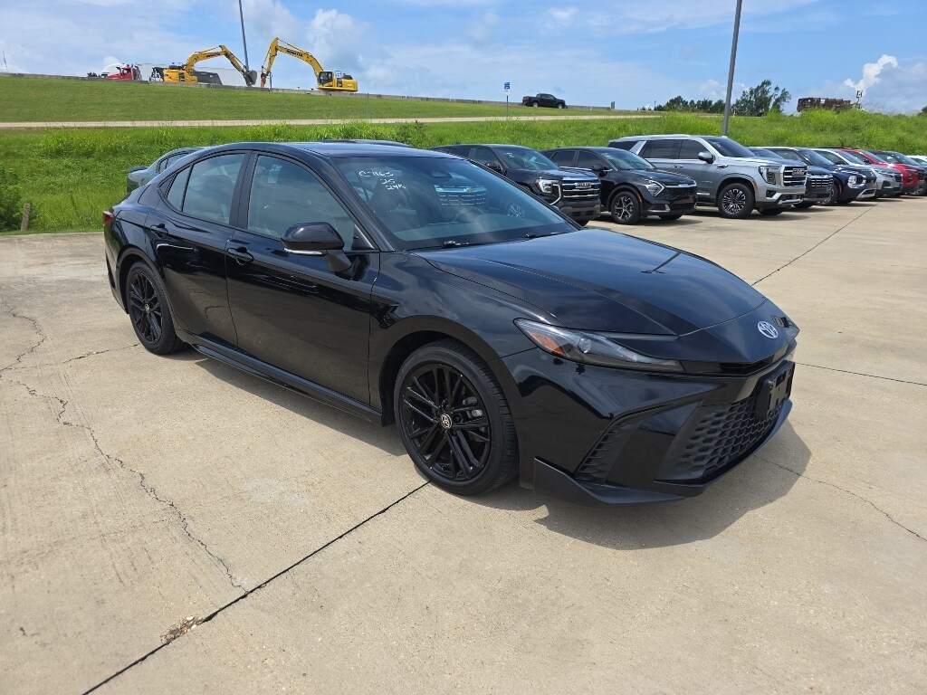 Used 2025 Toyota Camry SE Sedan