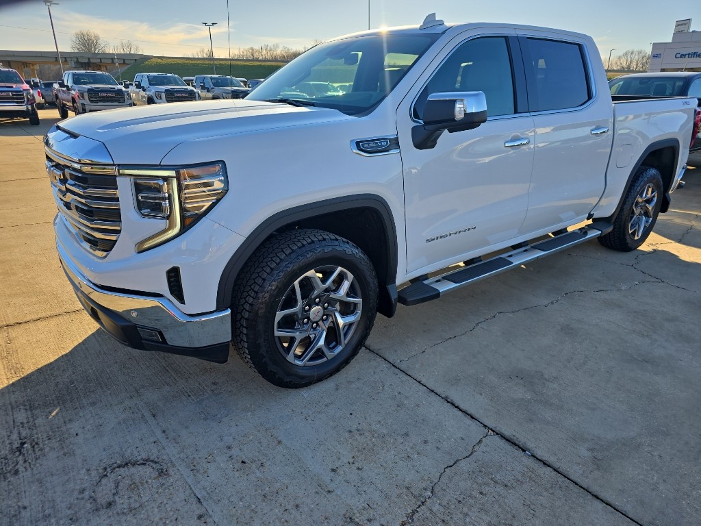 2026 GMC Sierra SLT's photo