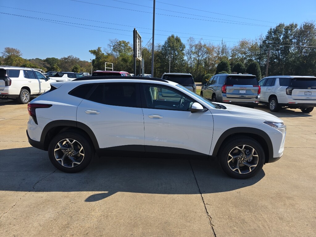 New 2025 Chevrolet Trax LT SUV