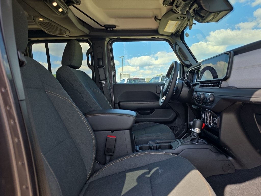 2025 Jeep Wrangler 4-Door Sahara - Photo 14