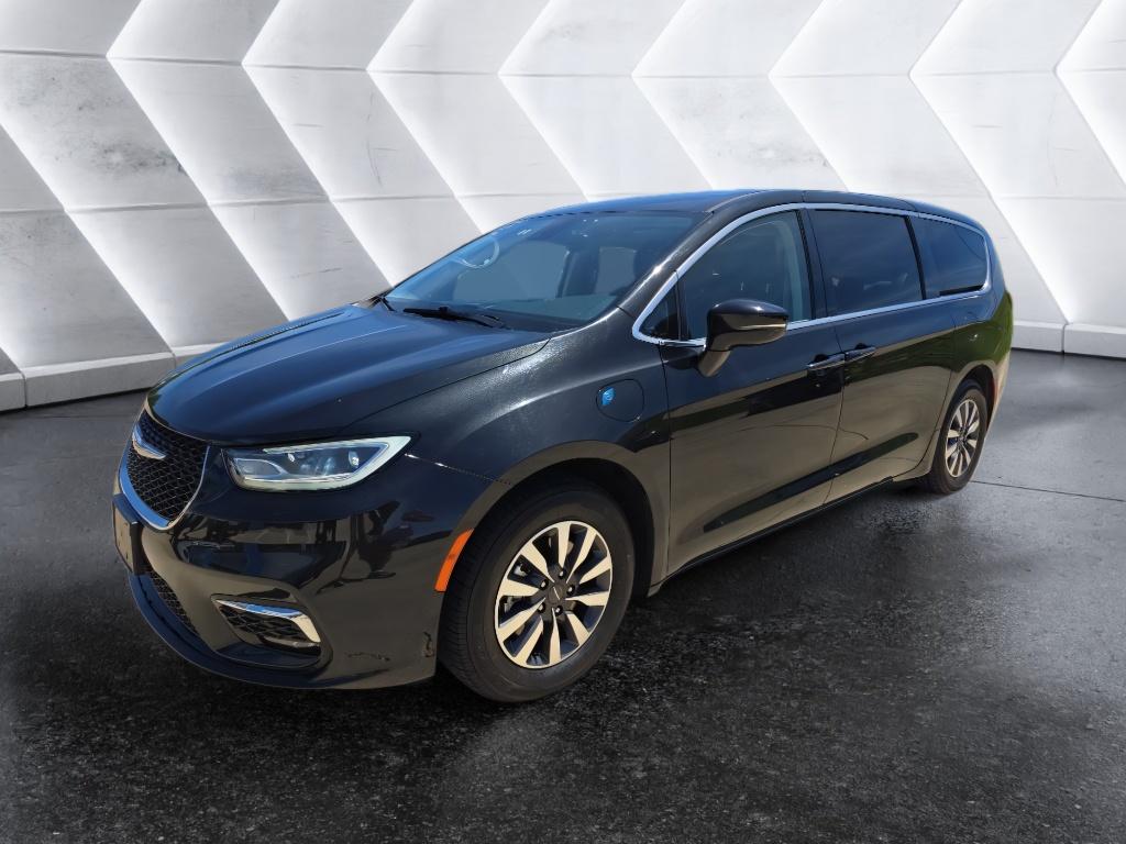 2024 Chrysler Pacifica Hybrid Select PHEV's photo