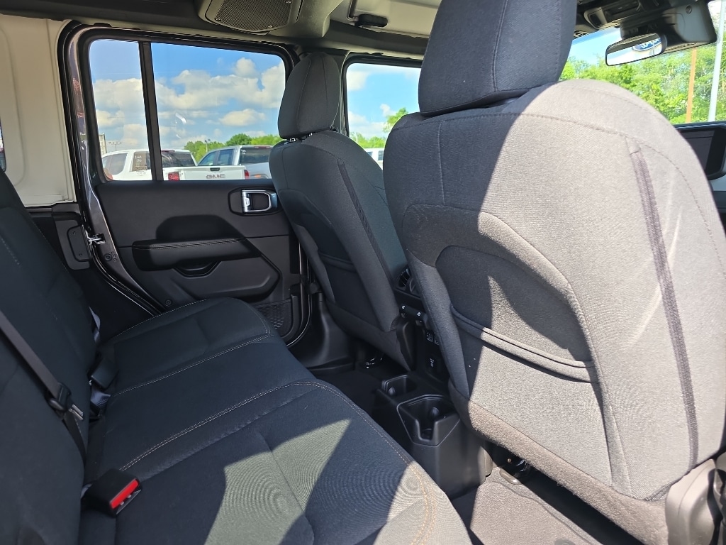 2025 Jeep Wrangler 4-Door Sahara - Photo 16