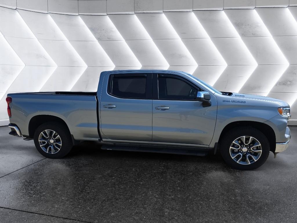 2025 Chevrolet Silverado 1500 LT photo 4