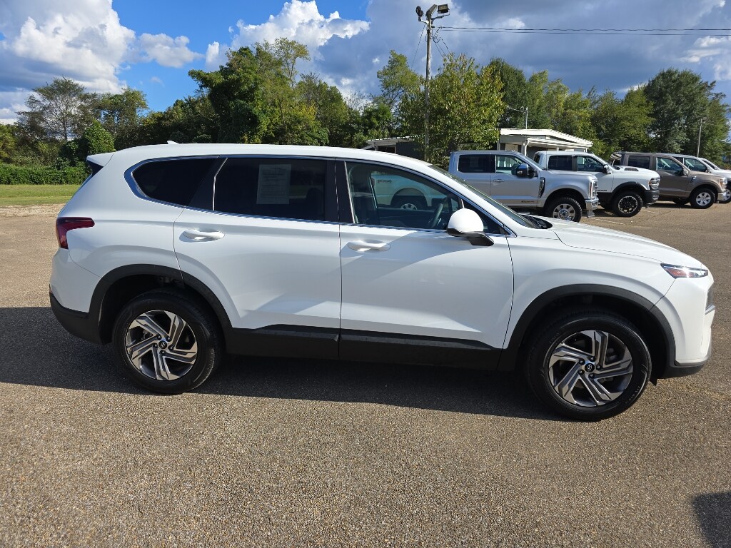 2023 Hyundai Santa Fe SE photo 2