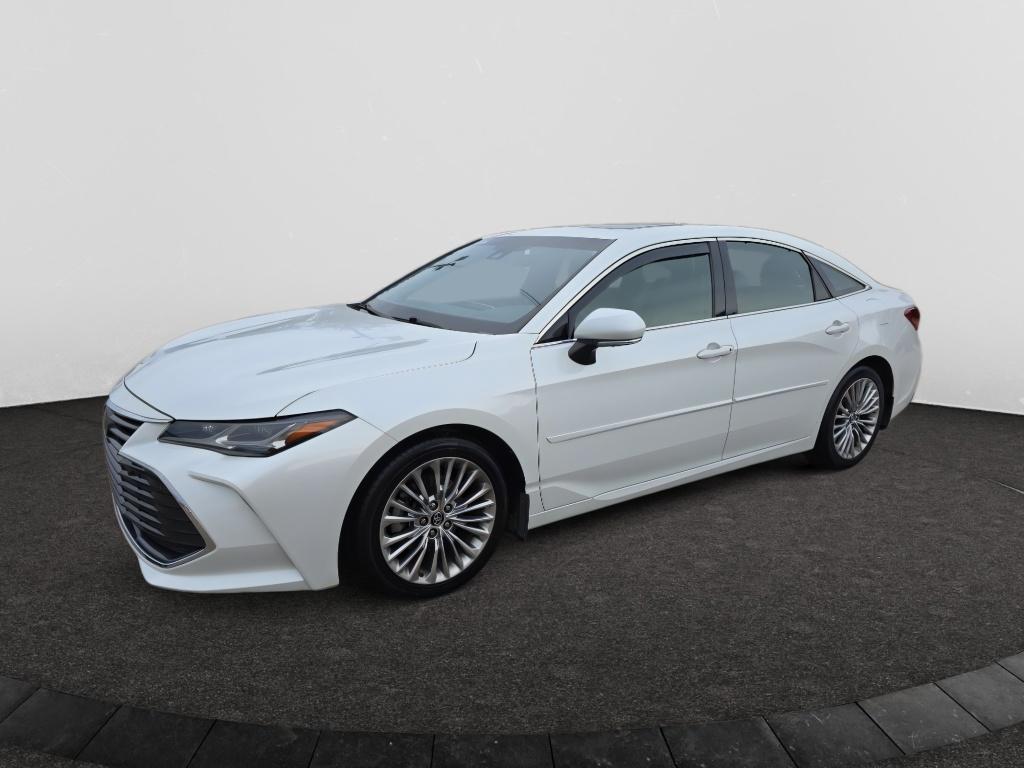 2019 Toyota Avalon Limited's photo