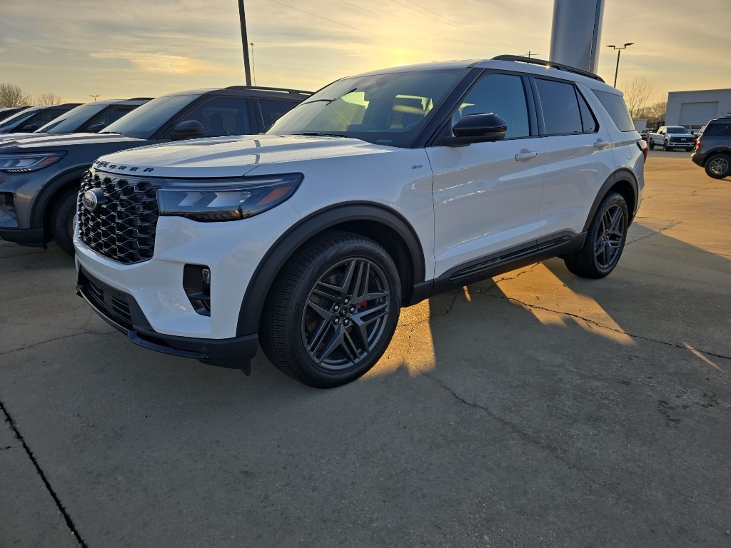 2026 Ford Explorer ST-LINE's photo