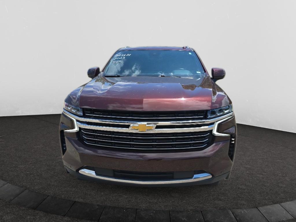 2023 Chevrolet Suburban LT photo 2