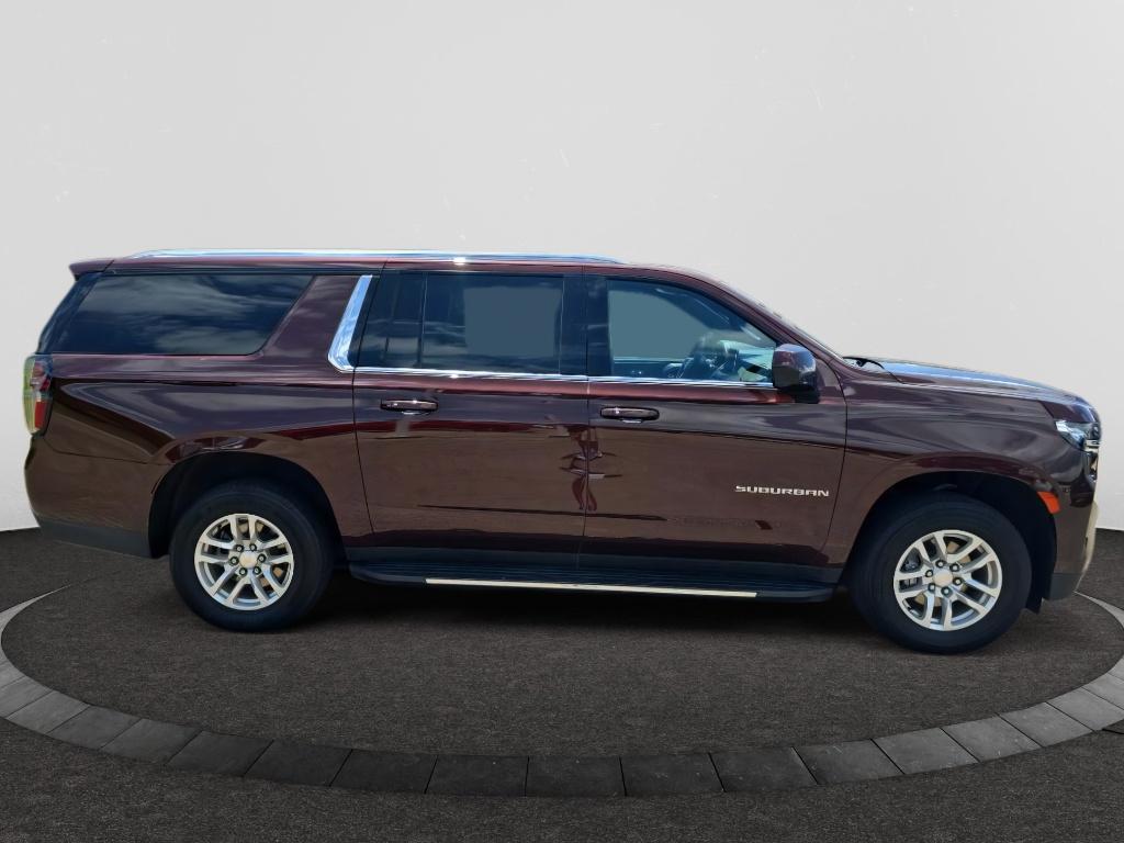 2023 Chevrolet Suburban LT photo 4