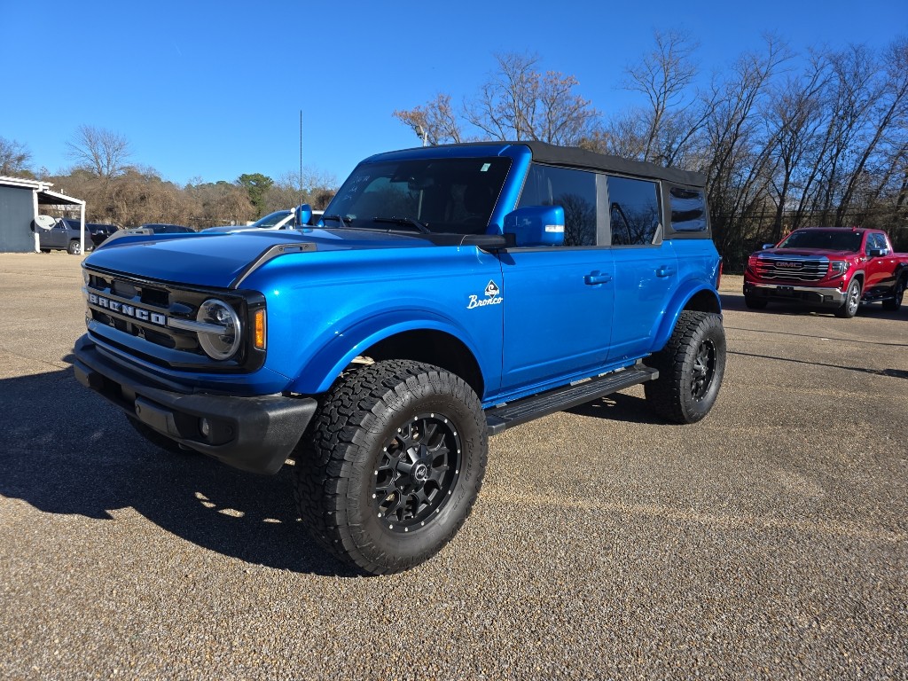 2022 Ford Bronco 4-Door Outer Banks's photo