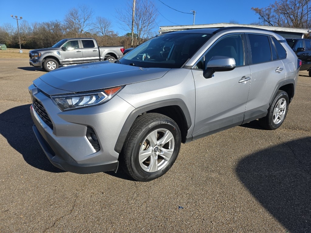 2020 Toyota RAV4 XLE's photo