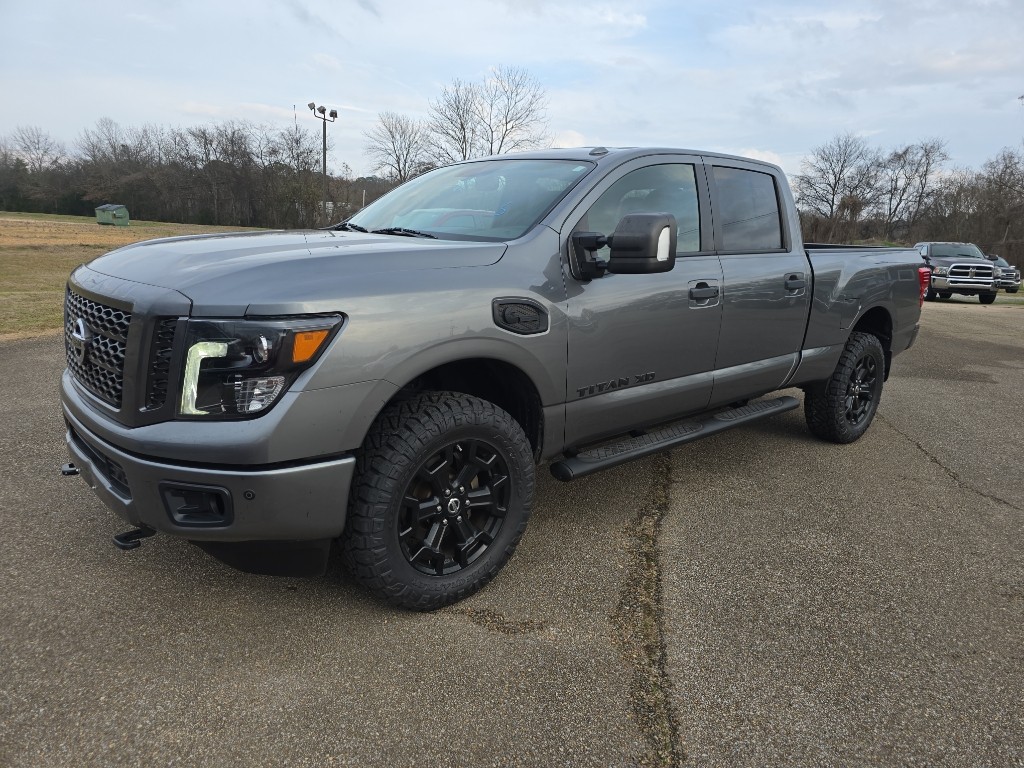2018 Nissan Titan XD SV's photo