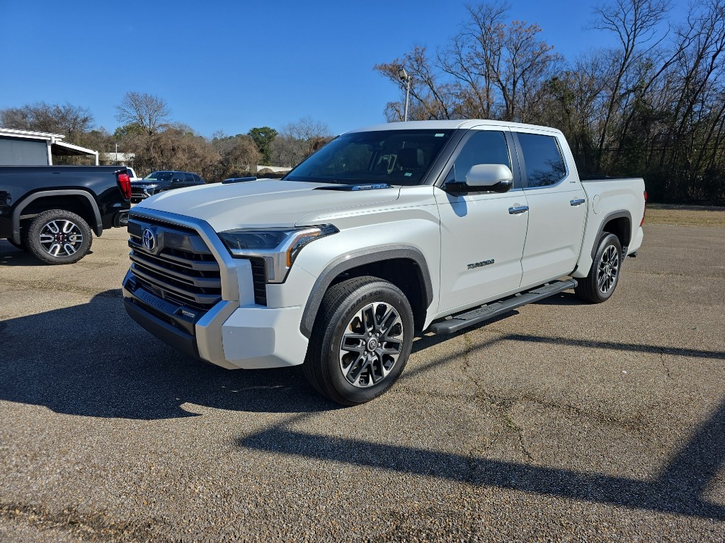 2024 Toyota Tundra Limited's photo