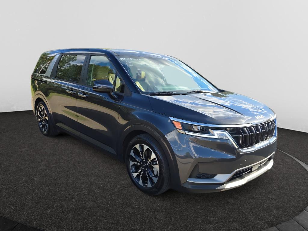 2023 Kia Carnival EX photo 3