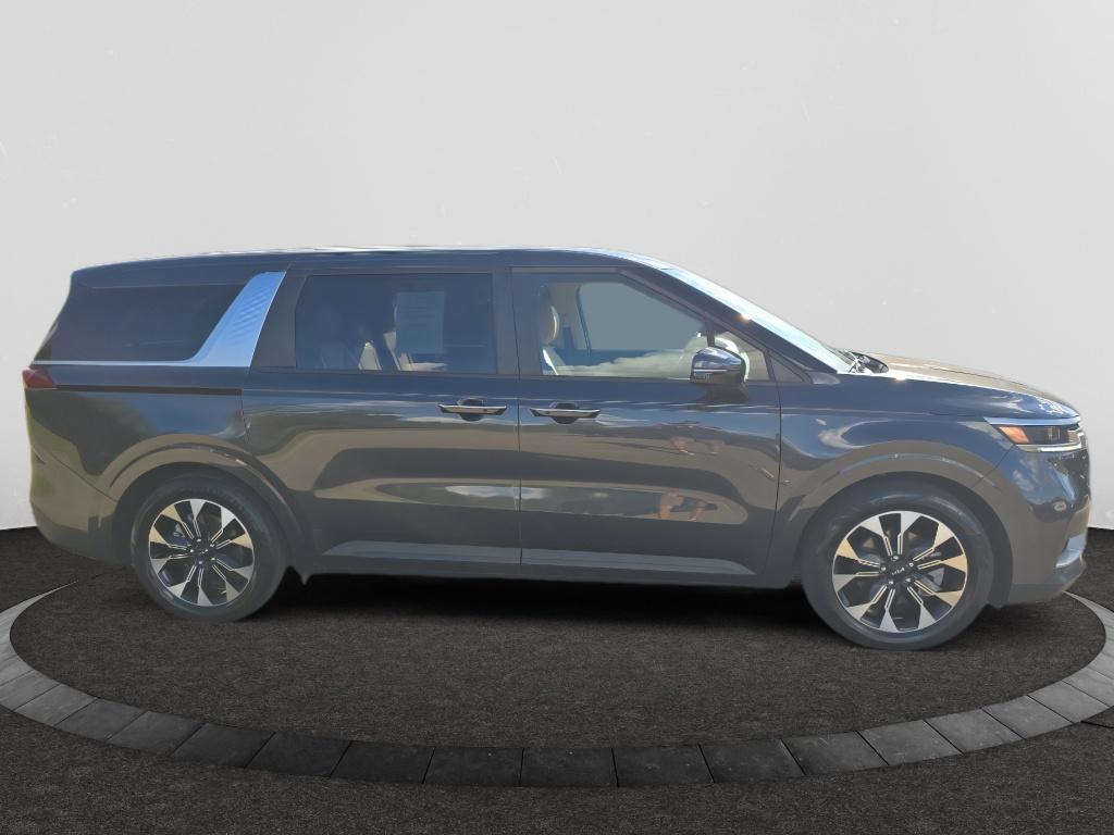 2023 Kia Carnival EX photo 4