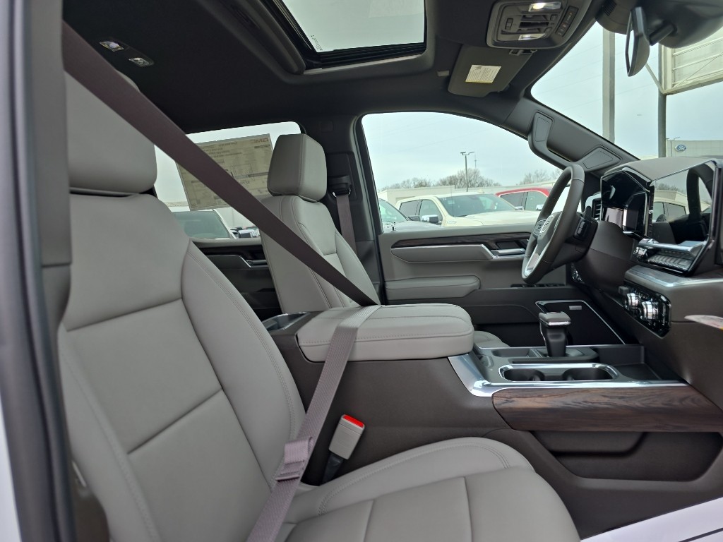 2026 GMC Sierra 1500 SLT - Photo 13