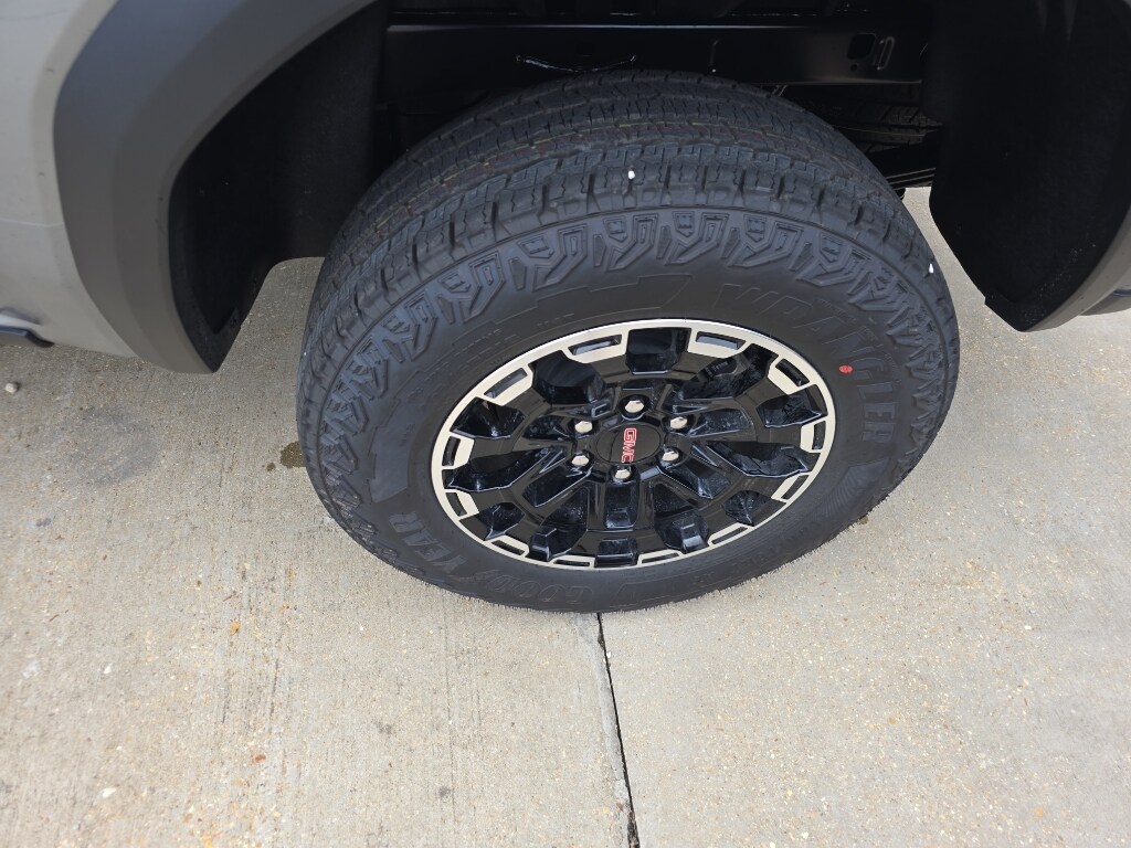 2026 GMC Canyon AT4 - Photo 10