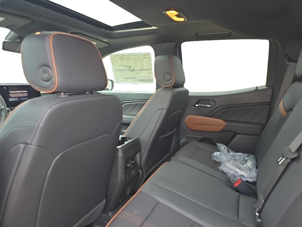 2026 GMC Canyon AT4 - Photo 8