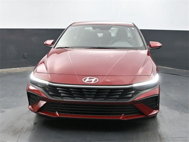 2025 Hyundai Elantra SE photo 2