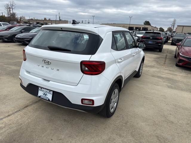 2020 Hyundai Venue SE photo 3