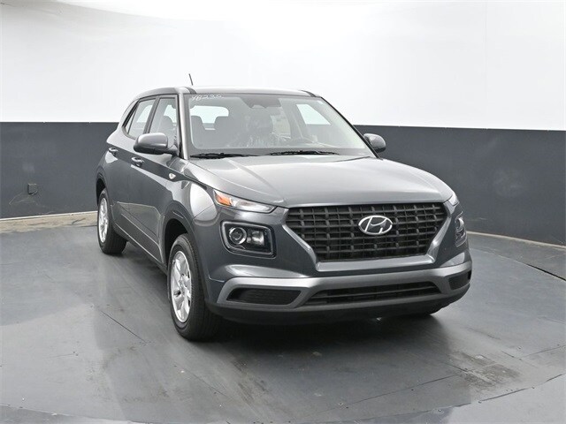 2025 Hyundai Venue SE photo 3