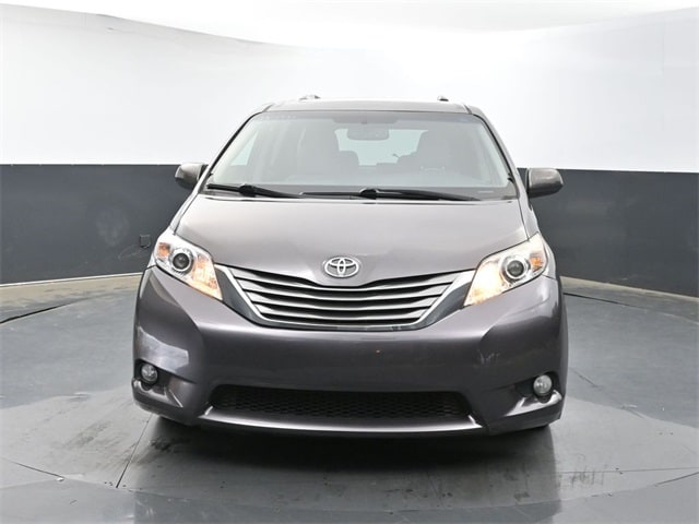 Used 2017 Toyota Sienna XLE with VIN 5TDYZ3DC0HS844479 for sale in Tupelo, MS