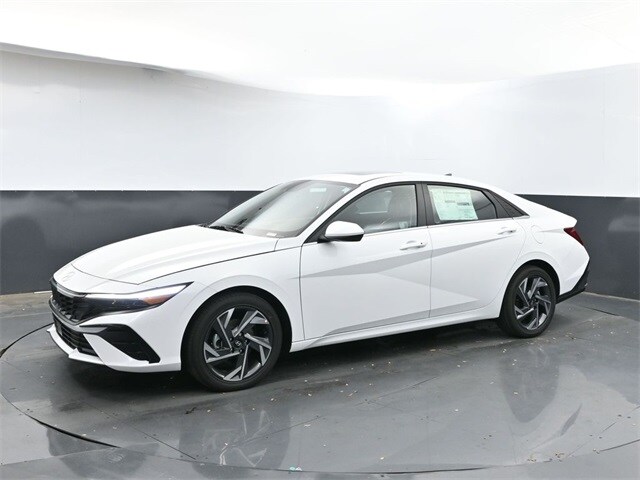 2025 Hyundai Elantra SEL Convenience photo 3