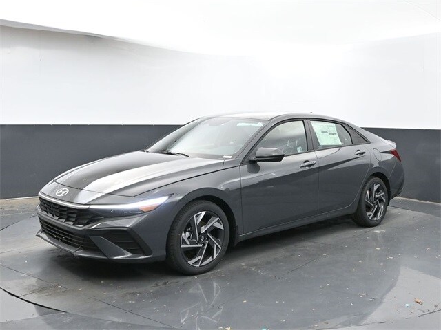2025 Hyundai Elantra SEL Sport photo 3